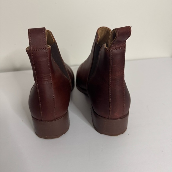 Nisolo Everyday Chelsea Boot Size in Auburn Size 9 - Picture 5 of 10